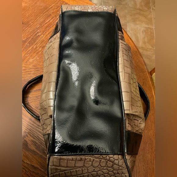 Nice Tan Reptile Textured Black Shine Accent Bag! - Picture 14 of 15